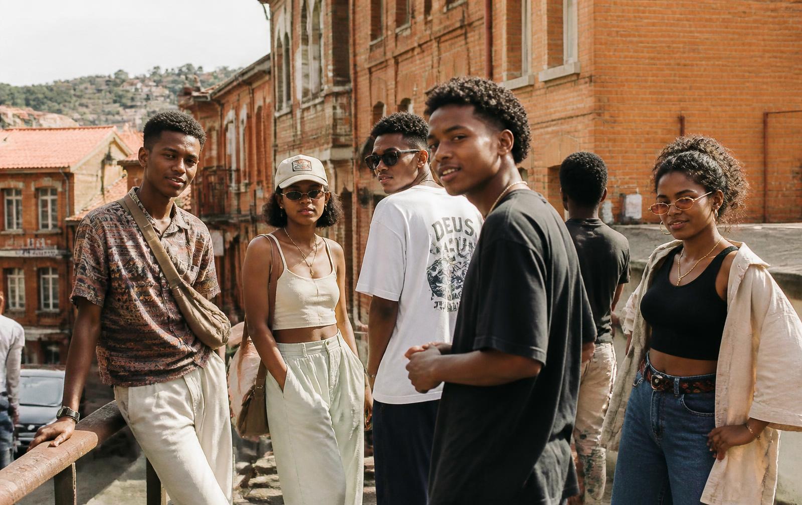 Jeunes Malagasy dans une rue d'Antananarivo